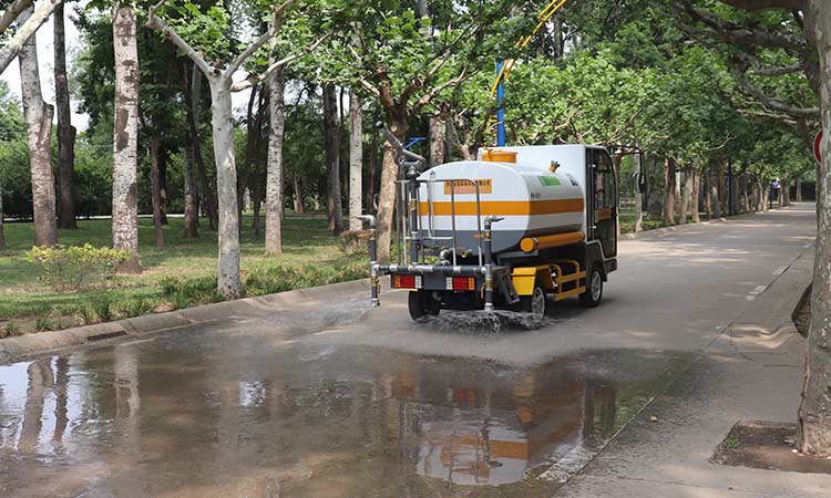 小型灑水車道路撒水