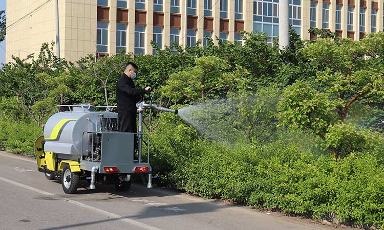 小型電動三輪灑水車的保養(yǎng)說明