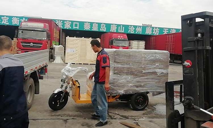 小型高壓清洗車和小型吸葉機(jī),中秋假期照樣發(fā)貨