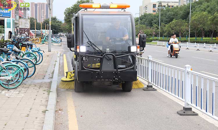 電動道路洗掃車