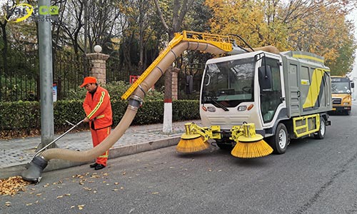 大型樹葉收集車，解決景區(qū)落葉收集難題