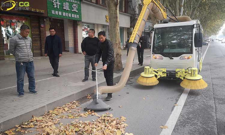 道路樹葉收集車