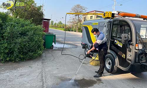 小型電動(dòng)洗掃車人行道機(jī)場等場景使用方便環(huán)境輕松治理