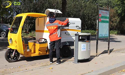 ?小型兩分類垃圾清運(yùn)車可用于小區(qū)，學(xué)校，廠區(qū)等地的垃圾分類清運(yùn)