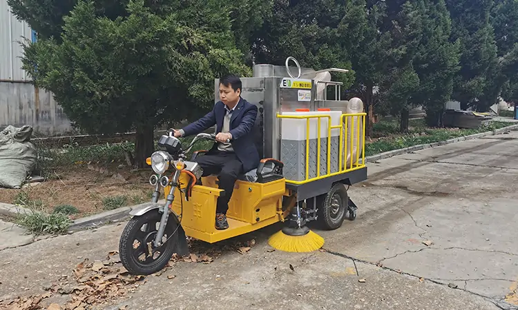 三輪樹葉收集車