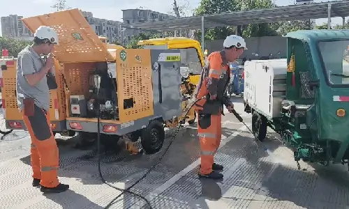 小型高溫高壓清洗車聯(lián)合行動治理城市清潔