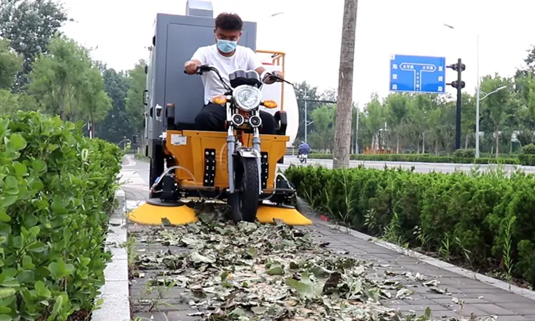 純電動(dòng)樹葉收集車_多功能樹葉收集車_吸樹葉的機(jī)器_掃樹葉神器