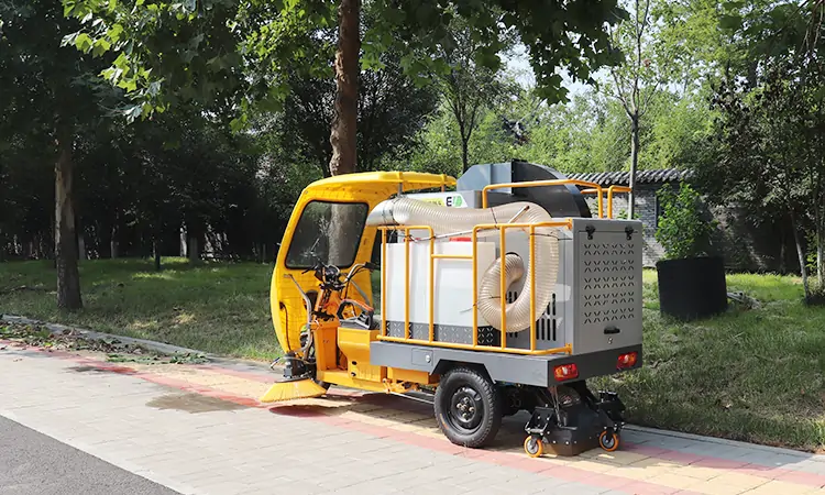 純電動(dòng)樹葉收集車_多功能樹葉收集車_吸樹葉的機(jī)器_掃樹葉神器