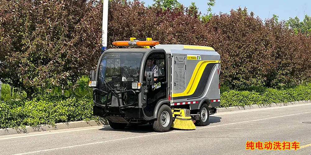 道路洗掃車_路面污漬清潔“專家”_電動(dòng)洗掃車_環(huán)衛(wèi)洗掃車_小型洗掃車