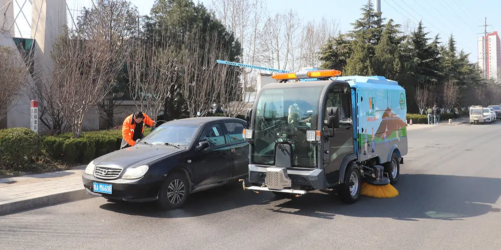 道路洗掃車(chē)，路面污漬清潔“專(zhuān)家”_電動(dòng)洗掃車(chē)_環(huán)衛(wèi)洗掃車(chē)_小型洗掃車(chē)