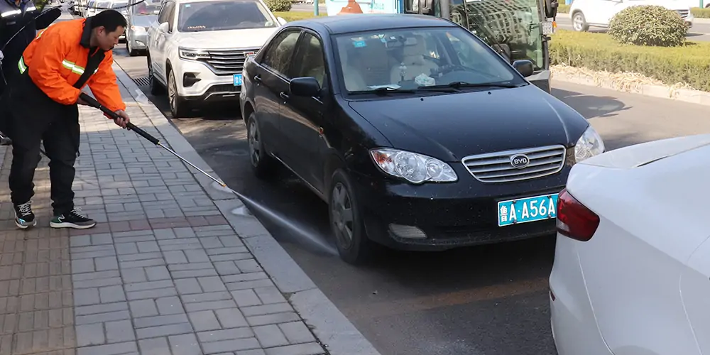 道路洗掃車(chē)，路面污漬清潔“專(zhuān)家”_電動(dòng)洗掃車(chē)_環(huán)衛(wèi)洗掃車(chē)_小型洗掃車(chē)