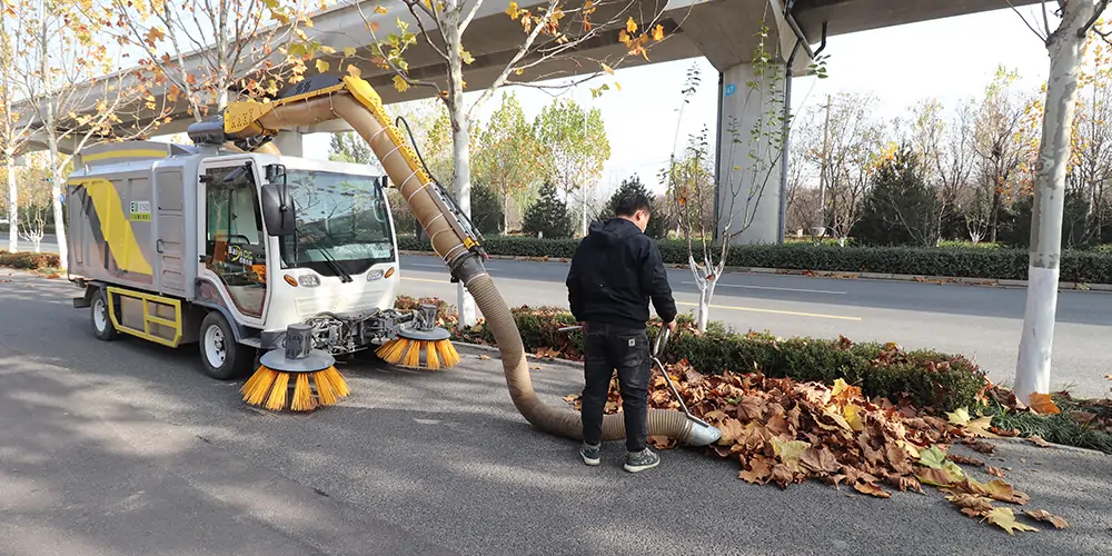 純電動樹葉收集車_多功能樹葉收集車_吸樹葉的機(jī)器_掃樹葉神器