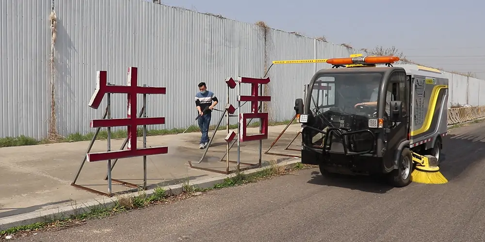 道路洗掃車_路面污漬清潔“專家”_電動洗掃車_環(huán)衛(wèi)洗掃車_小型洗掃車