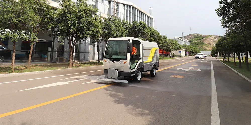 四輪高壓清洗車_小區(qū)高壓清洗車_物業(yè)小型高壓沖洗車_園區(qū)高壓清洗車