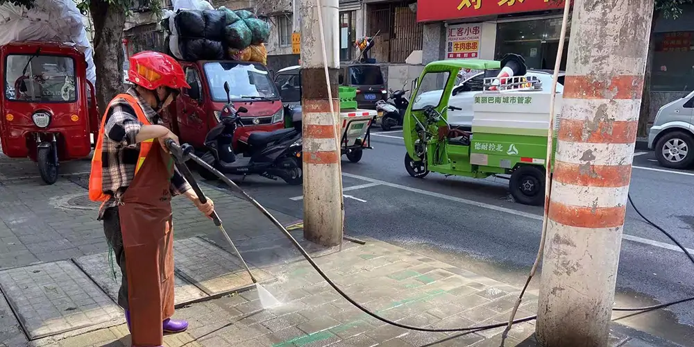 三輪高壓清洗車_小區(qū)高壓清洗車_物業(yè)小型高壓沖洗車_園區(qū)高壓清洗車