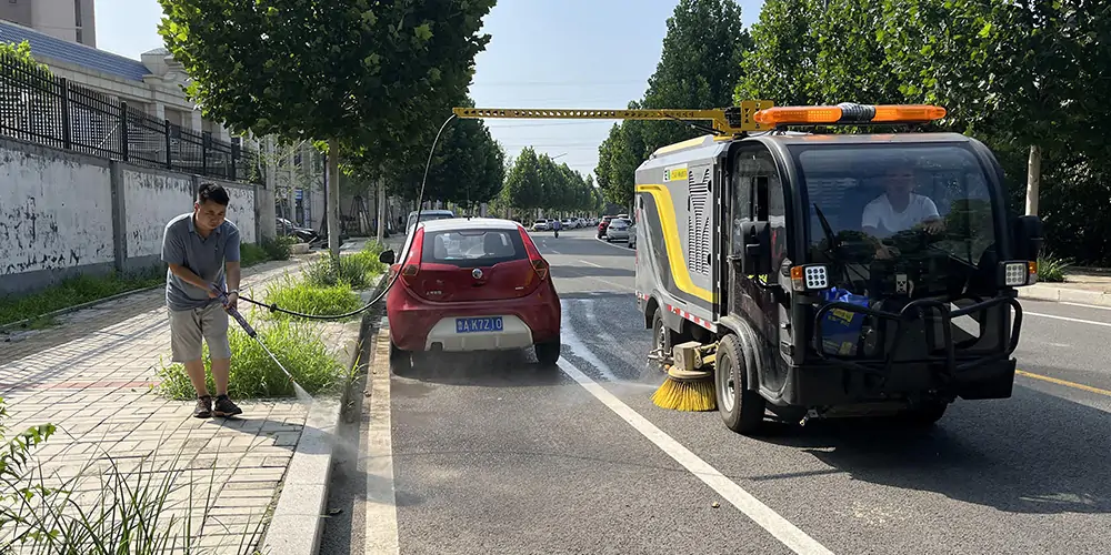 道路洗掃車_路面污漬清潔“專家”_電動洗掃車_環(huán)衛(wèi)洗掃車_小型洗掃車