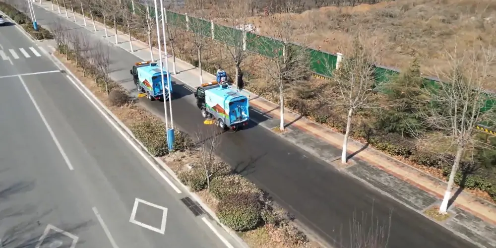 道路洗掃車_路面污漬清潔“專家”_電動洗掃車_環(huán)衛(wèi)洗掃車_小型洗掃車