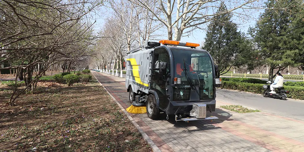 道路洗掃車_路面污漬清潔“專家”_電動洗掃車_環(huán)衛(wèi)洗掃車_小型洗掃車