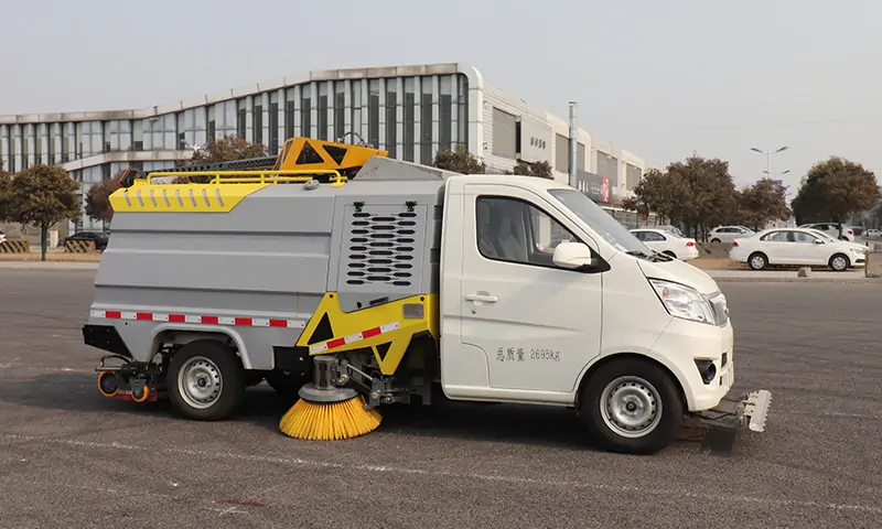 可上牌純電動洗掃車！自動檔位，動力強勁，專注背街小巷路面衛(wèi)生治理！