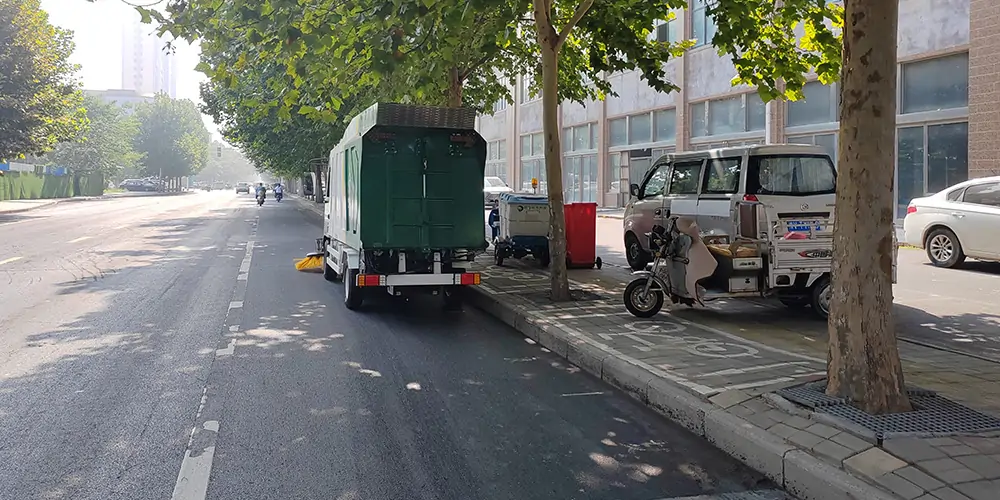 純電動樹葉收集車_多功能樹葉收集車_吸樹葉的機器_掃樹葉神器