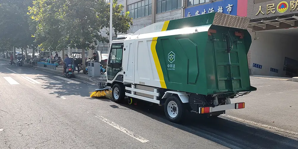 樹葉收集車_多功能樹葉收集車_吸樹葉的機(jī)器_新型樹葉收集車_電動(dòng)樹葉專用收集車