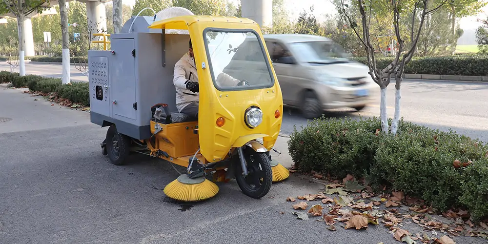 吸入式樹葉收集車 電動三輪車樹葉收集器 樹葉收集器車 三輪樹葉收集車 林場專用樹葉收集車