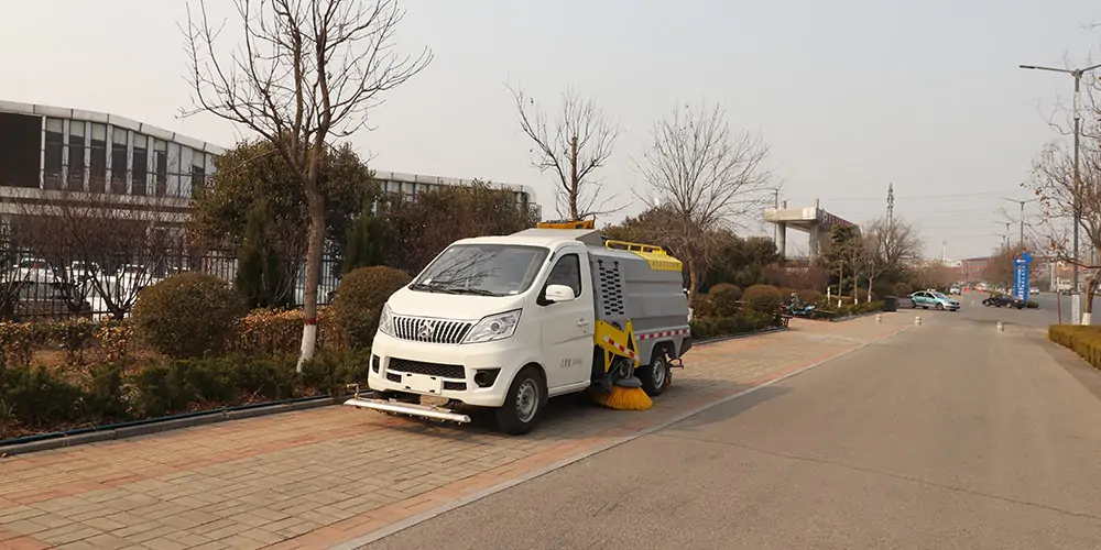 電動小型洗掃車 小型電動環(huán)衛(wèi)洗掃車 小型電動洗掃一體車 新型純電動洗掃車 全封閉電動洗掃一體車