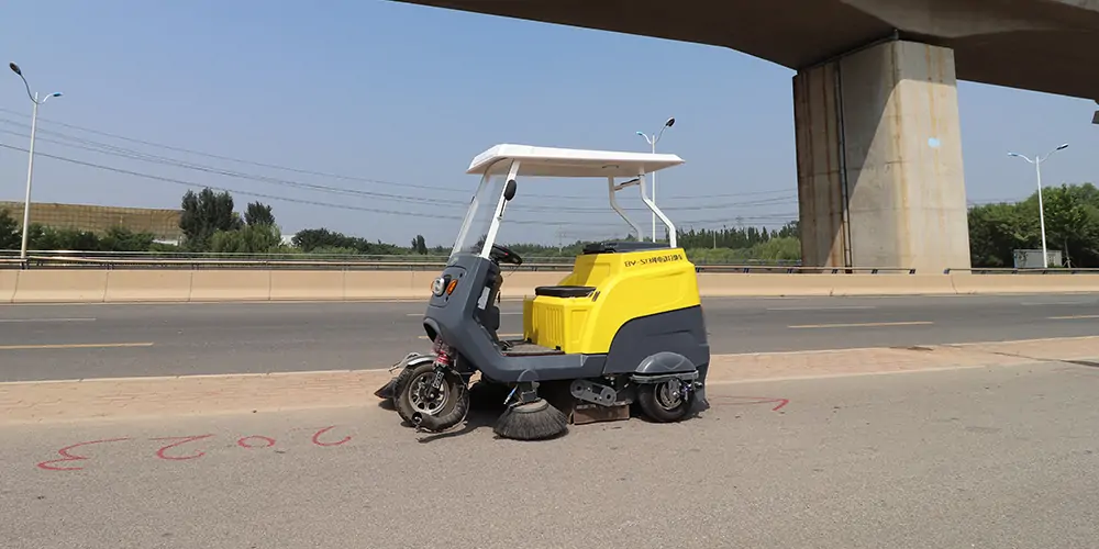 清掃車,電動掃地車,廠區(qū)掃地車,園區(qū)掃路車,景區(qū)清掃車