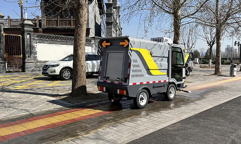 四輪多功能高壓清洗車：城市道路治理的利器