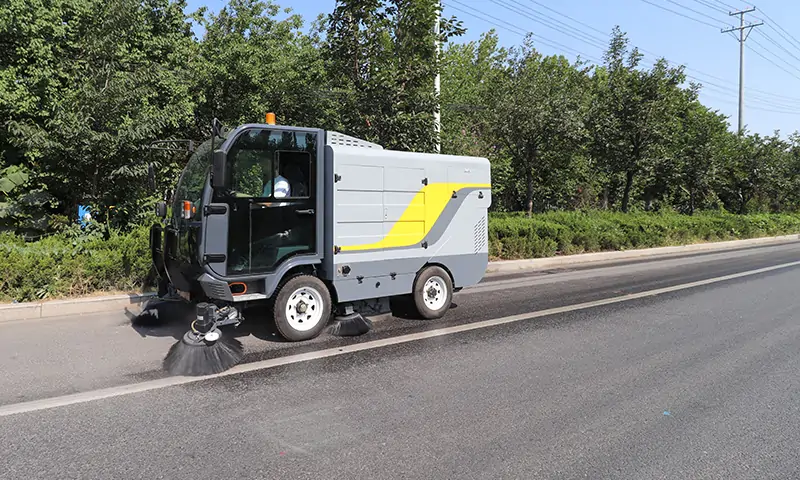 純電動(dòng)小型清掃車：高效環(huán)保的城市清潔解決方案