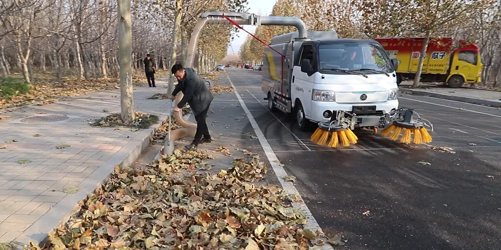 新能源樹(shù)葉收集車(chē) 新能源多功能樹(shù)葉收集車(chē) 新能源吸樹(shù)葉的機(jī)器 新能源新型樹(shù)葉收集車(chē)