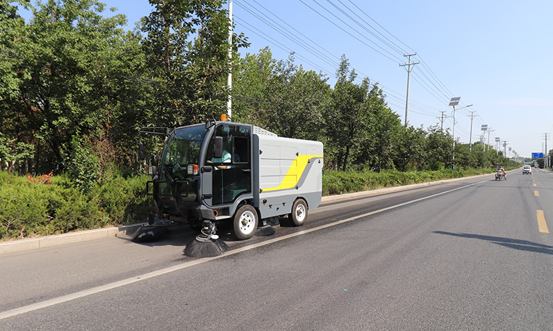 純電動(dòng)清掃車發(fā)貨：助力城市環(huán)境衛(wèi)生建設(shè)